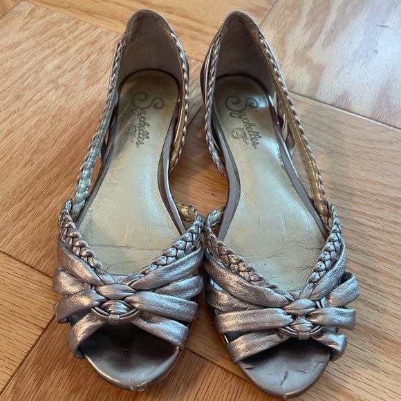 Seychelles Strappy Flats, Pewter, Size 7M - Picture 4 of 6
